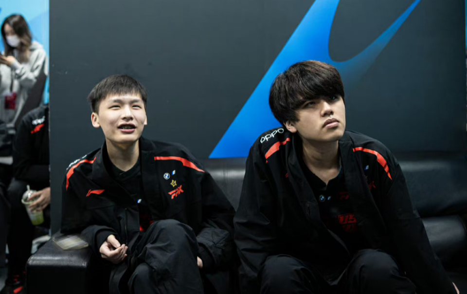 关于CLG力克DFM，JackeyLove开启传奇时刻宿命之战四强赛，成为赛场最大亮点的信息